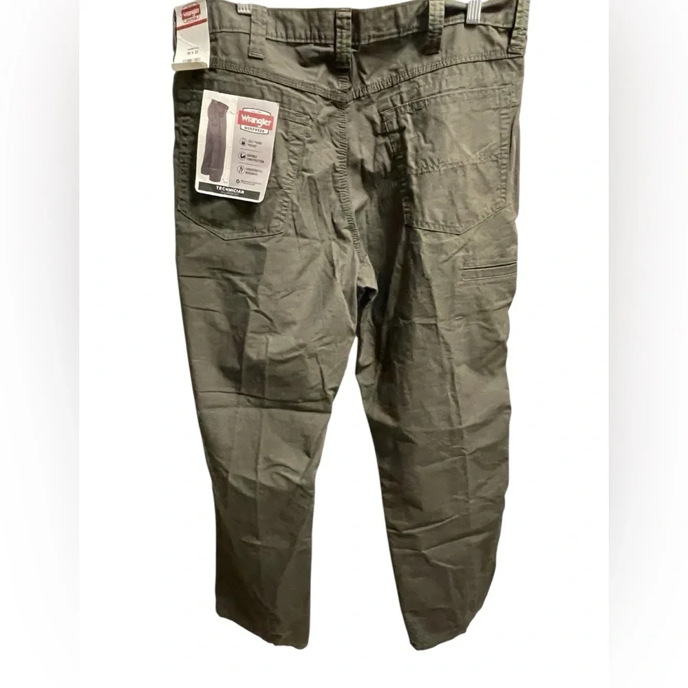 🤎🩶NWT WRANGLER Men's Olive Green Pants size 38x32  Lightweight canvas cotton